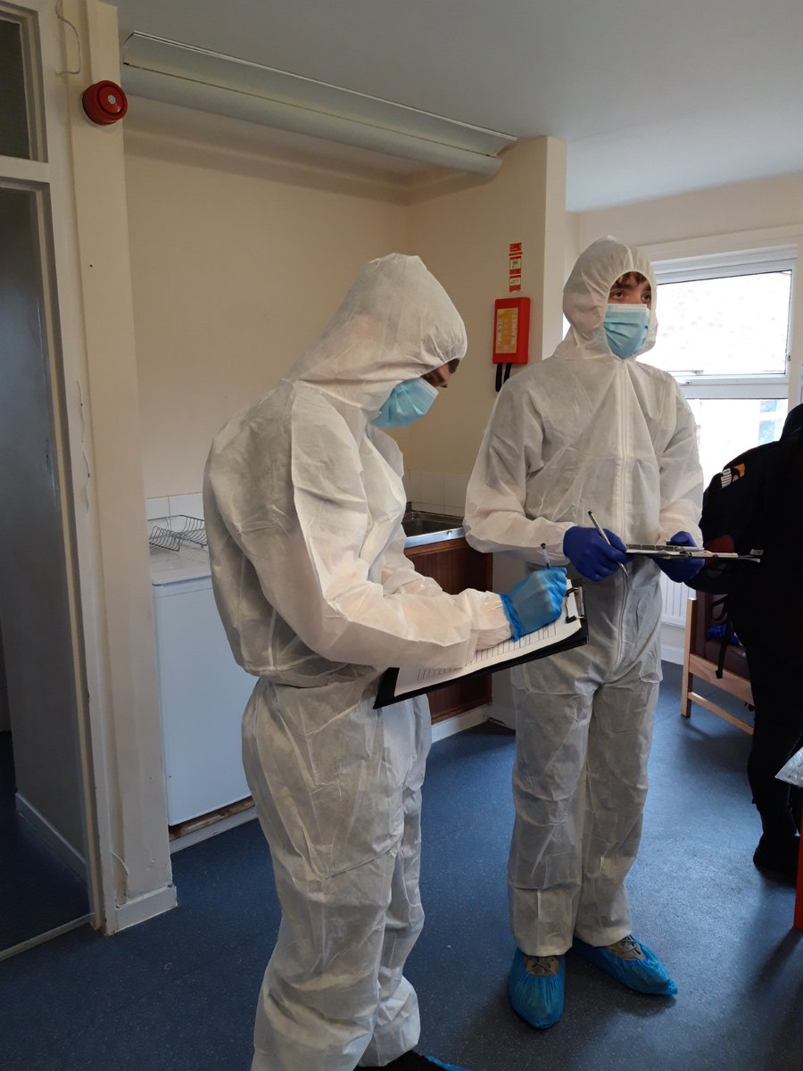 🔦🔬CSI here we come! Level 3, Year 2 Extended Diploma in UPS undertook a realistic crime scene investigation assessment in pairs under the supervision of former Police Sergeant Lee Simons! 👀 Find out about our Uniformed Public Services courses here: ow.ly/iwK950R11Kt
