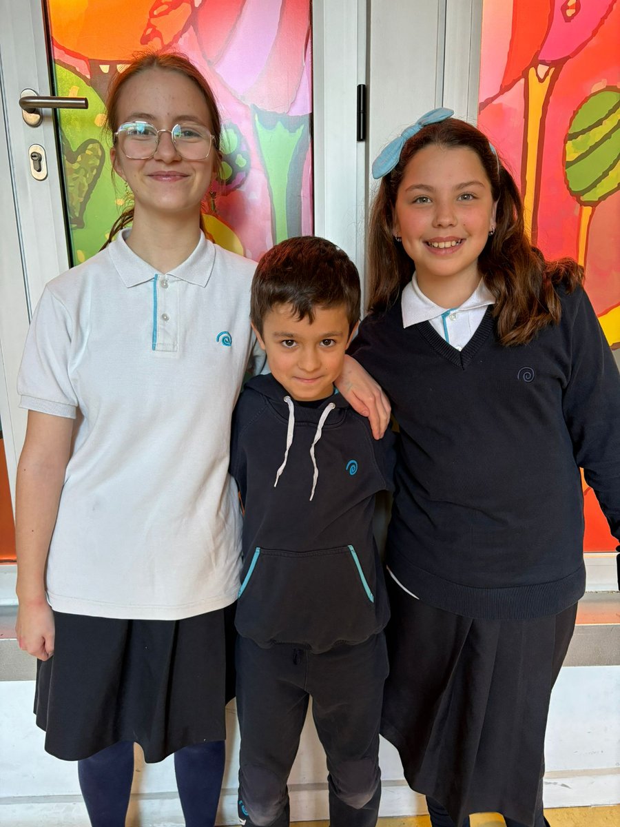 Tangram_LS's tweet image. 🎉✨ ¡Un aplauso para los finalistas de la Fase Escolar del concurso Spelling Bee en @_mdangels ! 🐝📚 Vemos el brillo en los ojos y la emoción en los rostros de estos talentosos estudiantes, listos para enfrentar el desafío final. 
#XIISpellingBee #TangramLearningSystems