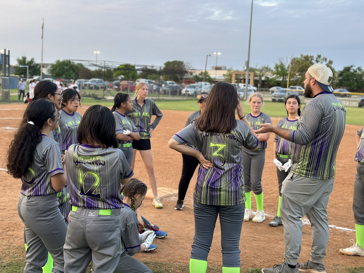 paytonshroyer3's tweet image. Great weekend of softball - I was acting Head Coach! I learned a lot about how communication between coaches is key and how decisions made can affect the outcome of the game. #CommunityEngagement #igiveback #softball