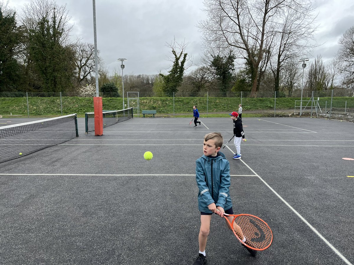 BridgendTennis's tweet image. 🎾Day 1 of Easter Camps

👩🏾‍🤝‍👩🏼43 children

🔵6 U5’s
🔴26 U8’s
🟠5 U10’s
🟢6 U12’s

😉Indoor tennis

🤪Loads of fun

👇Limited space available this week, book below:

clubspark.lta.org.uk/BridgendTennis…

#CommunityClub #awardwinning #easteractivitiesforkids #tenniscoaching #holidaycampsforkids