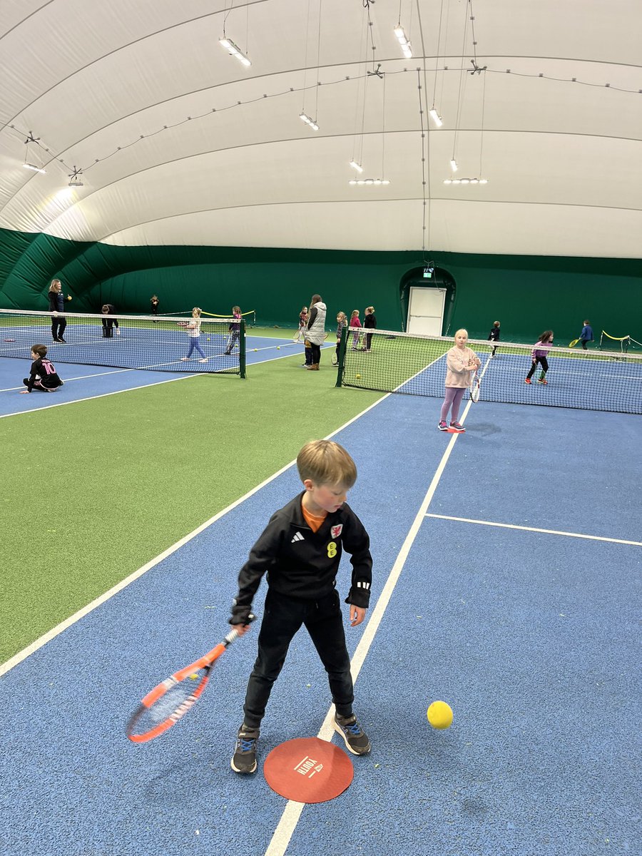 BridgendTennis's tweet image. 🎾Day 1 of Easter Camps

👩🏾‍🤝‍👩🏼43 children

🔵6 U5’s
🔴26 U8’s
🟠5 U10’s
🟢6 U12’s

😉Indoor tennis

🤪Loads of fun

👇Limited space available this week, book below:

clubspark.lta.org.uk/BridgendTennis…

#CommunityClub #awardwinning #easteractivitiesforkids #tenniscoaching #holidaycampsforkids