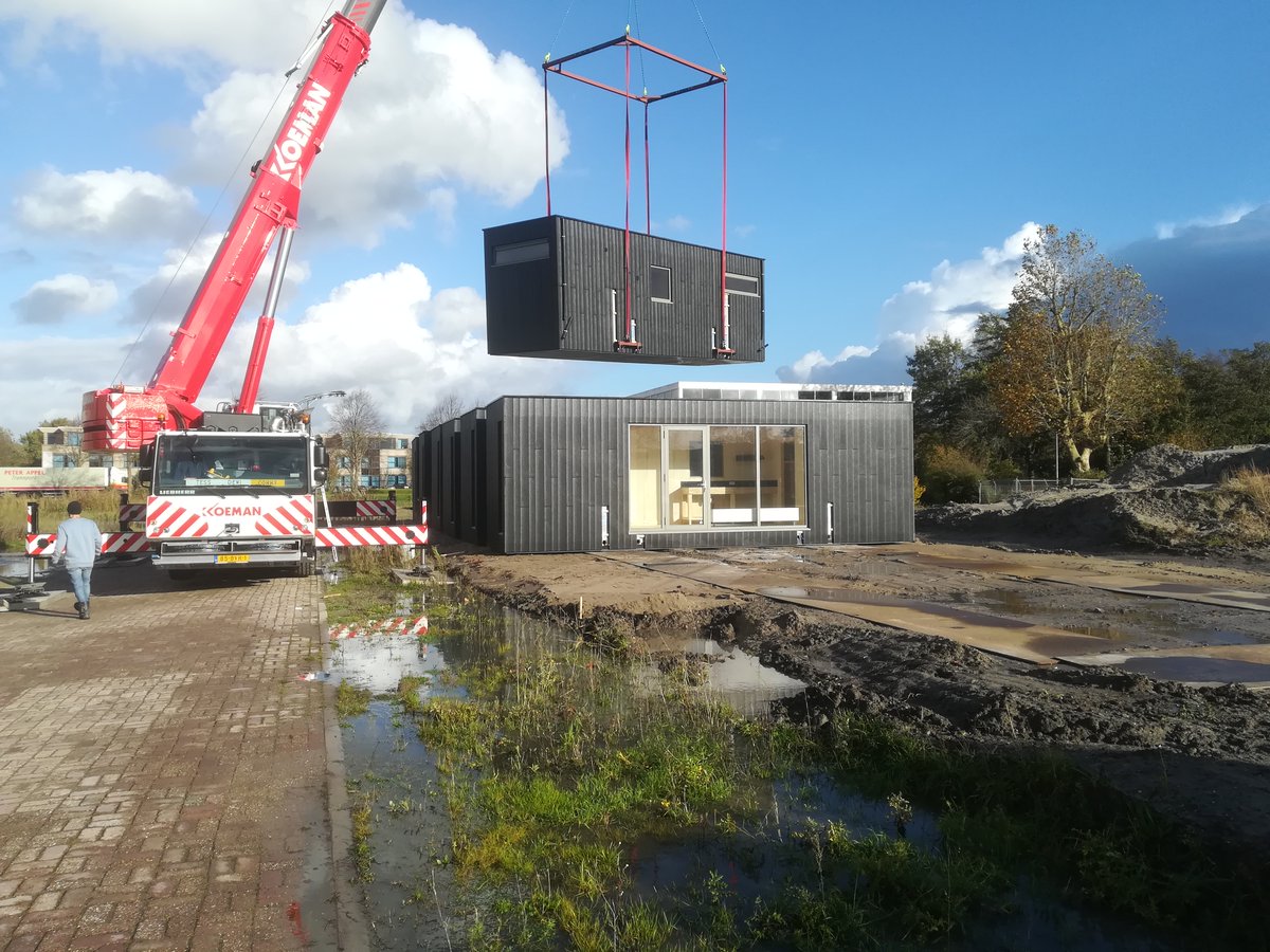 🏠 @parteon, stichting Clean2Anywhere en gemeente Zaanstad slaan de handen ineen om twintig woningen te produceren van gerecycled materiaal. Wethouders @povharrie (Wonen) en @rtuijn (Duurzaamheid) zijn blij met de start van deze samenwerking. Meer info 👉 bit.ly/van-afvalplast…