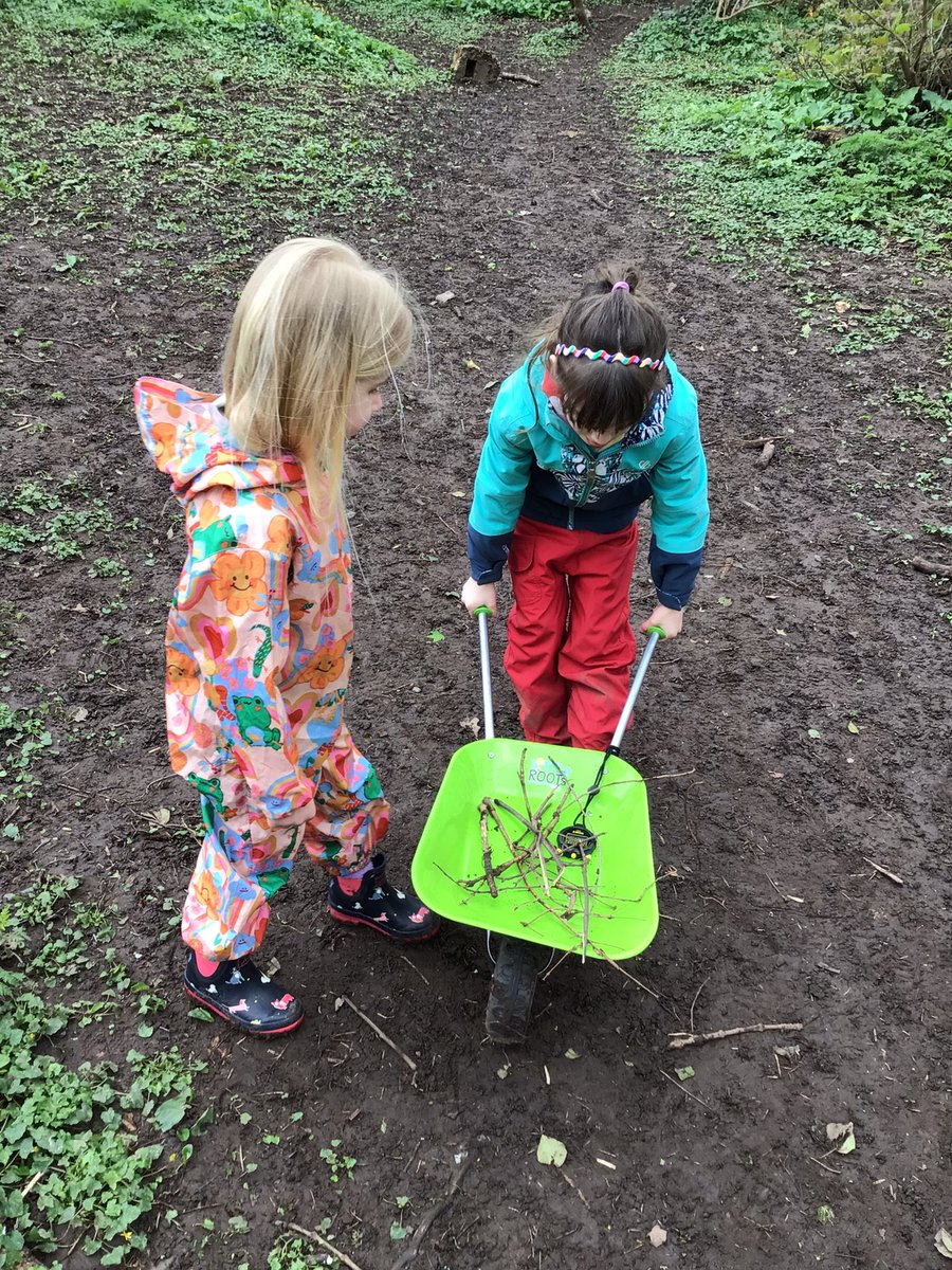 Today I attached stopwatches to the wheelbarrows. This not only made turn taking so much easier but it also used and built on the children’s maths skills! @NatForestCo @WoodlandTrust @Muddyfaces #jtmatwellbeing #elsawellbeing @JohnTaylorMAT