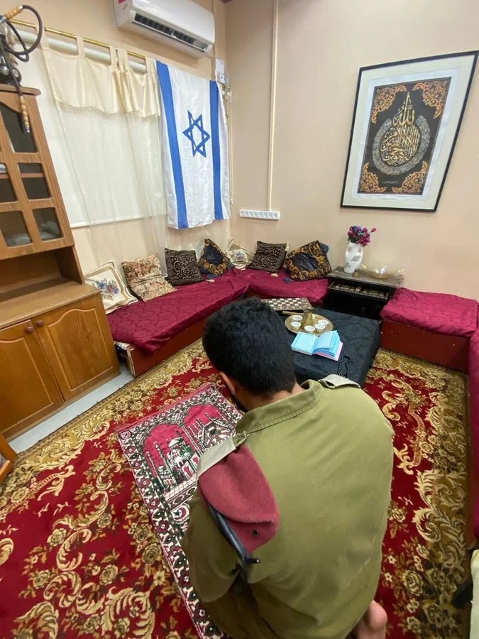 Israeli Arab Muslim prays on Ramadan while serving in the Israel Defense Forces. Ramadan Kareem to all my Muslim friends! 🕊️