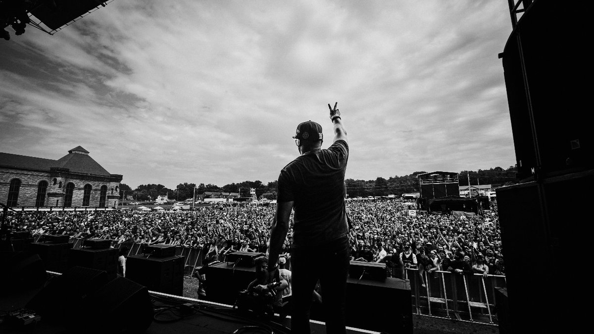 The Beautiful People…. @InkcarFestival 📸: @carterloushoots #rockphotography #photooftheday #livemusic #festivallife