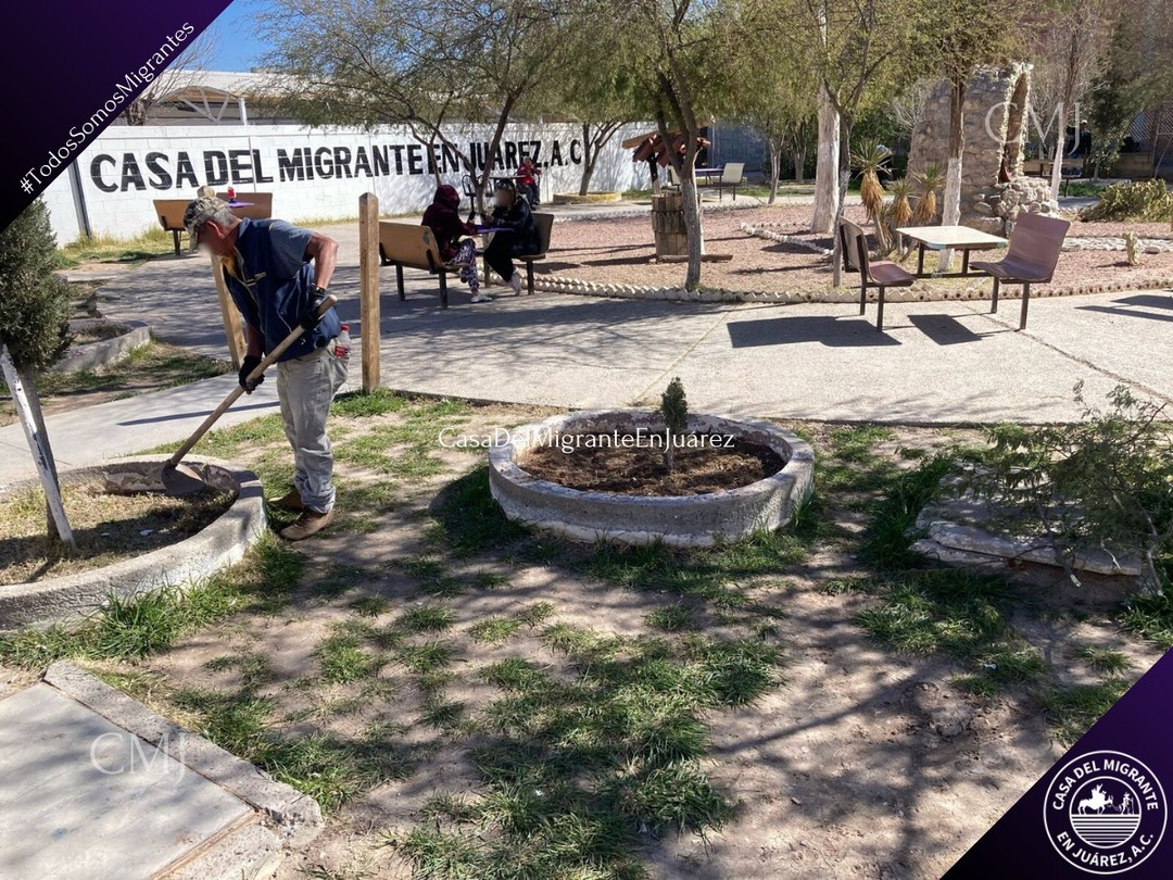 Comprometidos con su casa. Nuestros #migrantes nos apoyan con las labores de mantenimiento y de limpieza en nuestra organización. #SomosHermanos #TodosSomosMigrantes