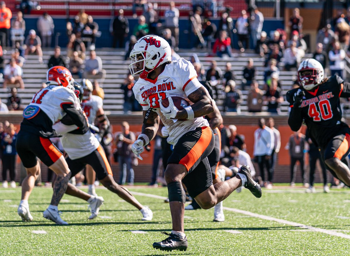 PRO-DAY UPDATE: Western Kentucky WR Malachi Corley (5105v, 207v), who wasn't able to participate in on-field testing at Combine, drew big crowd to @WKUFootball workout today. Scouts from 31 teams were in attendance and 9 teams (!!!) sent WR coaches. @CorleyMalachi ran two…