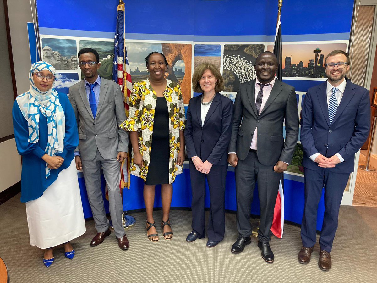 I learned a lot today with Kenyan peacebuilders from @copkorg, @SFCG_ & @WIIS_Global. Among many topics, we discussed the critical role of women in fostering dialogue and resilience across communities and borders in the Horn of Africa. -AAW