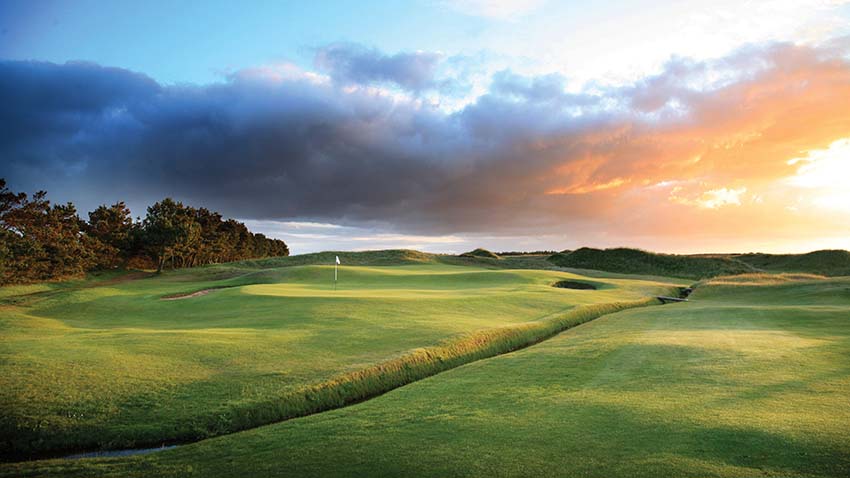 This is Dundonald Links, tucked somewhat in between Glasgow Gailes and Western Gailes. Designed by Kyle Phillips, he of Kingsbarns’ fame, this is the latest, new must-play links on the Scotland #golf rotation. See it for yourself: 📞1-877-GOLF-067 #golfing #golftravel #travel