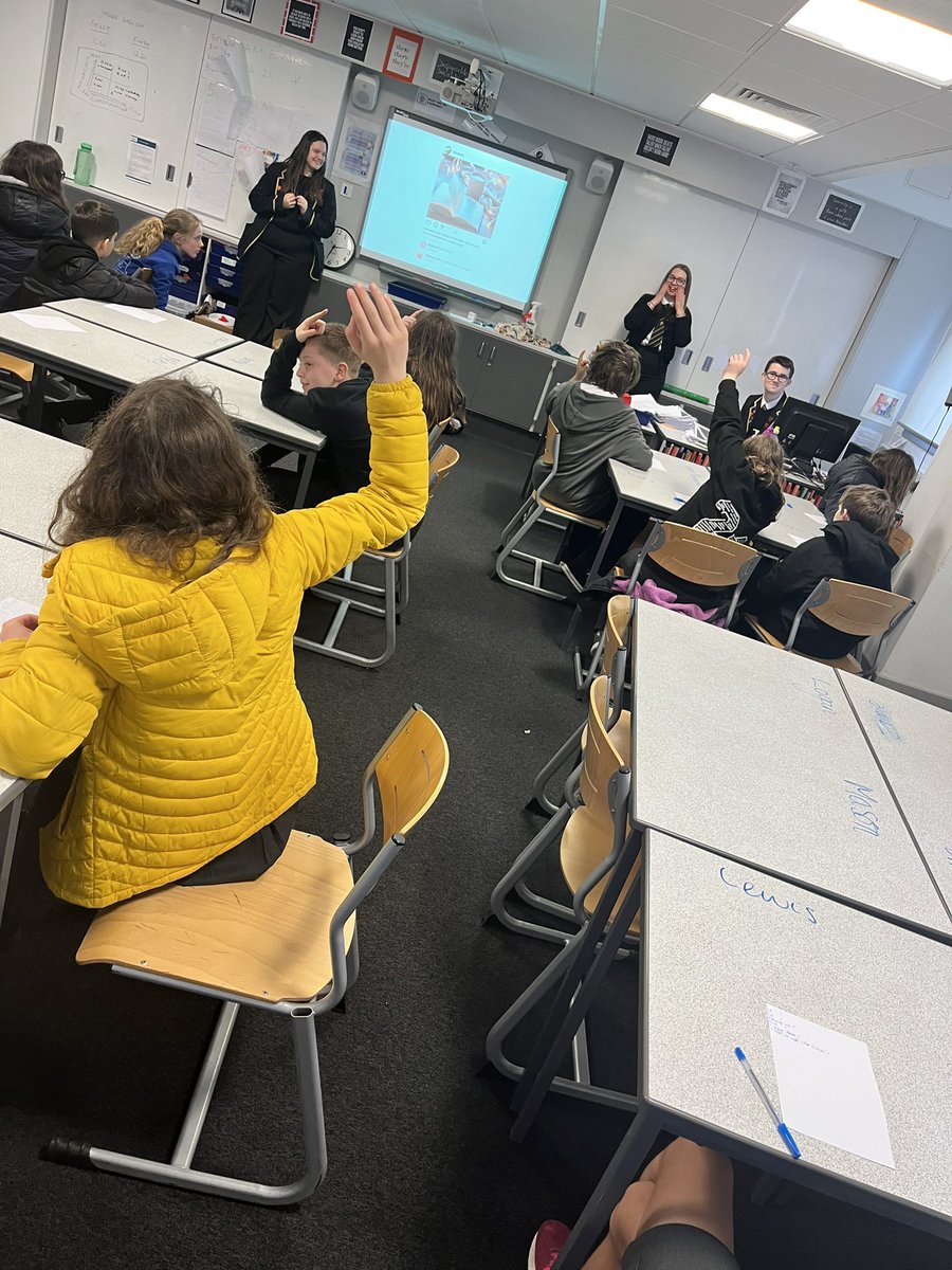 DHS_PET's tweet photo. ⭐️Today the P7’s were looking at stigmatising language.

📱They identified language on some mock social media posts and spoke about the impact of using this language.
@seemescotland 
#article12 #mentalhealth https://t.co/groQPzr2Un