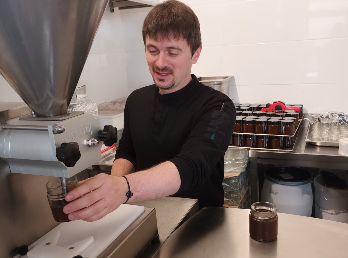 mosoac's tweet photo. Connaissez-vous la Crème bayonnaise ? Installé au cœur de Bayonne, Mathieu Hild propose des pâtisseries délicates dans sa maison gourmande @eklat_bayonne
https://t.co/VgGW2OtZQ0 https://t.co/O2kWQhrug9