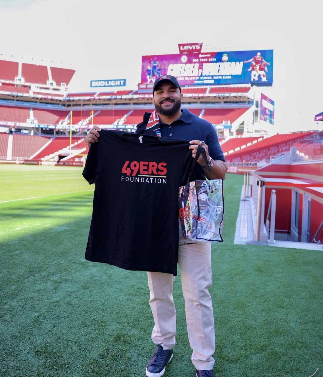 Honored to keynote @49ersFoundation's STEAM event. Shared my journey from football to astrophysics with Bay Area HS students, highlighting the power of growth mindset and resilience. For a speaker who blends motivation & science, reach out! 📧: info@dakotahtyler.com