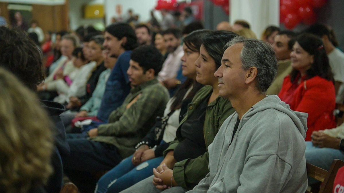 🔴 El edil <a href="/FredoalMartinez/">Alfredo Martínez</a> y su grupo se suman al trabajo de <a href="/Ciudadanos_C/">Ciudadanos Canelones</a> 

Siempre es grato que el equipo se agrande y que sean más los brazos trabajando para que Canelones vuelva a ser colorado y Batllista.

#CreceCiudadanos 
#CreceRobertSilva