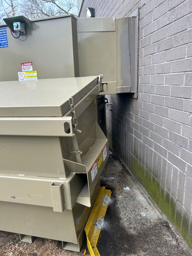 recycleharmony's tweet image. Did U know that trash compactors like this C100 in Peabody, MA provide an immediate ROI in hauling, labor, vermin, odor, &amp;amp; security savings? Call Harmony at (507) 886-6666 to learn more today! #recyleharmony #trashcompactors #wastesolutions