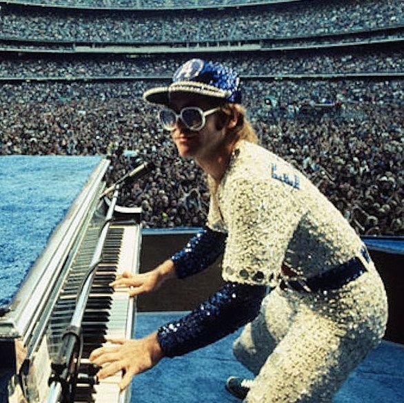DavyWatt40's tweet photo. Happy Birthday to the legendary pianist Elton John!🎂🎊🎉🎈🍺🎹🎤🎵🎶#EltonJohn, #Composer ,#Piano ,#Keyboards. #Singer , #Rockpop, #Glamrock, #Softrock, #Rock, #Blues, @eltonofficial , #OnThisDay in 1947 🙏#PartTimeLove, #PinballWizard, #GuessThatsWhyTheyCallItTheBlues❤💙 https://t.co/Fg7RptKTGw