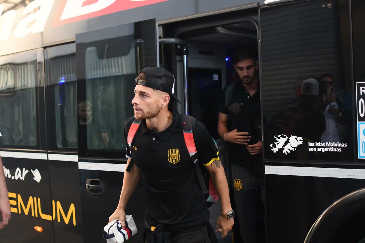 aurinegroredes's tweet photo. Olimpo ya está en el Estadio Ciudad de Caseros🏟️💛🖤

A partir de las 19:30 se viene el encuentro por Copa Argentina 🆚 Platense 

#VamosOlimpo https://t.co/ijIYCwIYG6