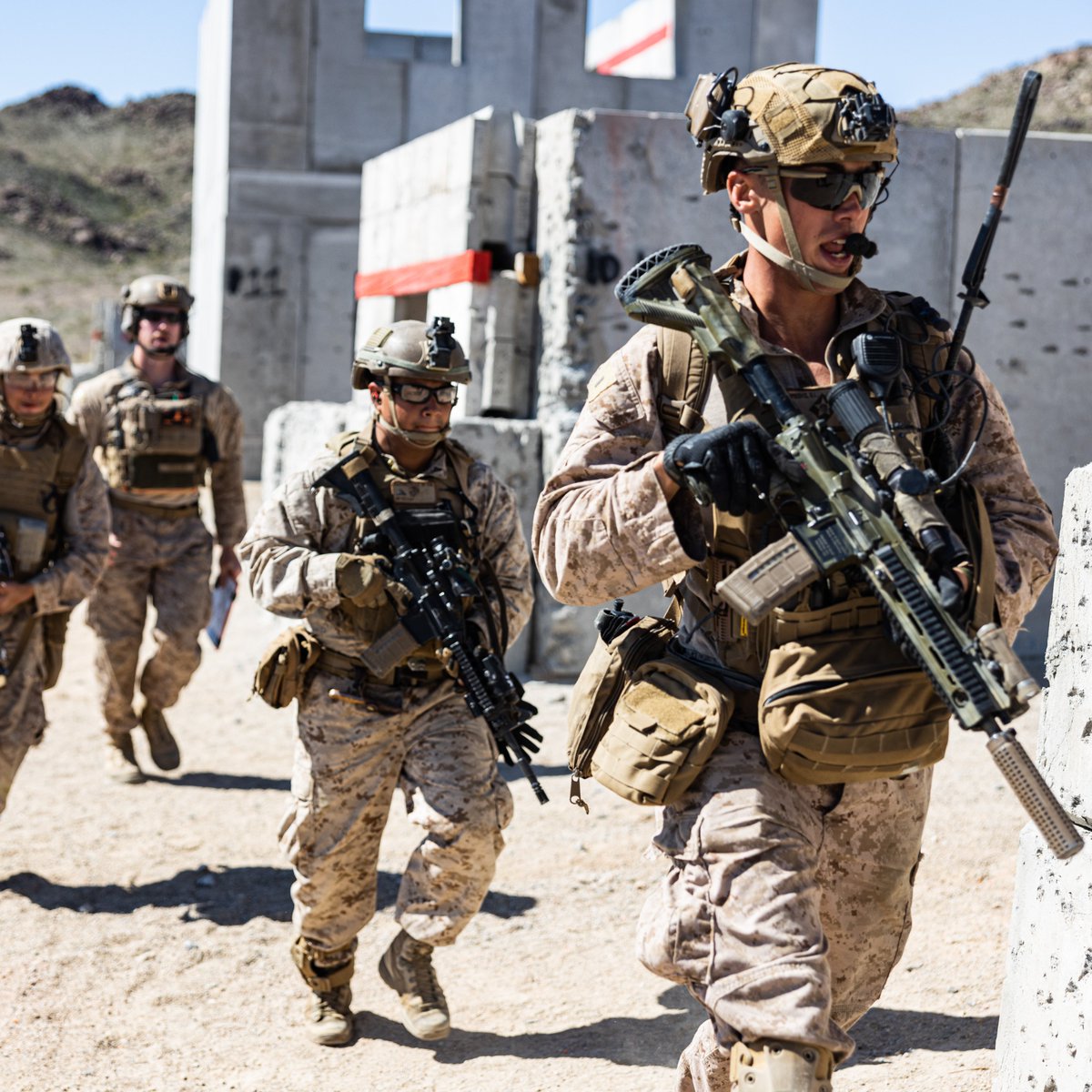 House to House

Marines with 2nd Battalion, 6th Marine Regiment, @2dMarDiv, conduct urban operations during an Integrated Training Exercise as a part of Service Level Training Exercise 2-24 at range 205.

| @USMC  |

📷 Cpl Josiah Jorgensen