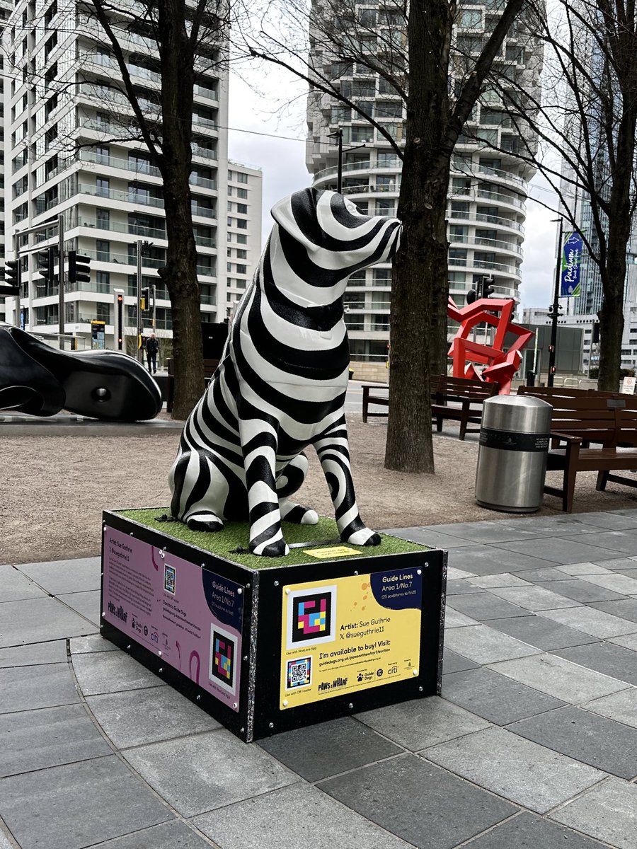 Apparently there’s 25 of these to find in Canary Wharf #pawsonthewharf they’re pretty cool