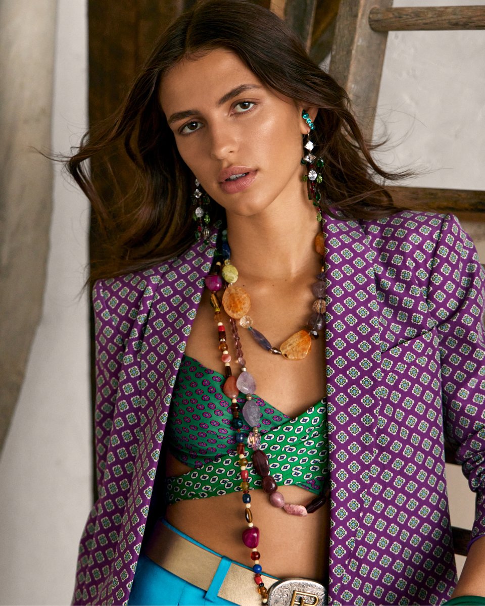 Menswear-inspired foulard contrasts #RLSP24’s bright colors and romantic styling. Ralph Lauren styles the motif with a twisted twill blouse, the #RL888, and topaz trousers. Explore the #RLCollection: rlauren.co/CollectionBrig…