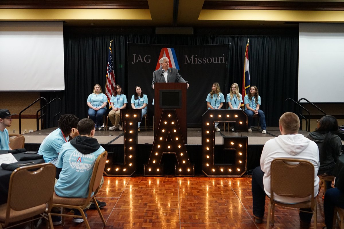 It was great to welcome @JAGMissouri to Jefferson City this morning. @FirstLadyTeresa and I are proud of JAG-Missouri and are honored to receive the JAG Legacy Award.