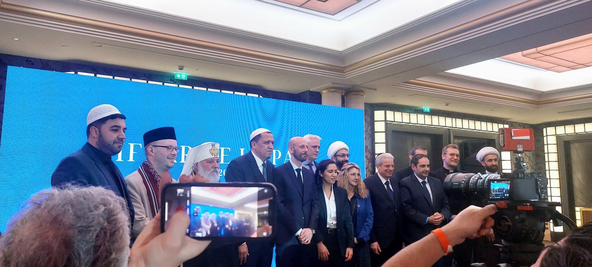 Le_CDKF's tweet image. Nous avons participé ce soir à L’Iftar de la Paix aux côtés de nombreux représentants du culte, avec notamment Luc Ferry, @fpupponi, @MarekHalter, @jmblanquer et @ElieKorchia