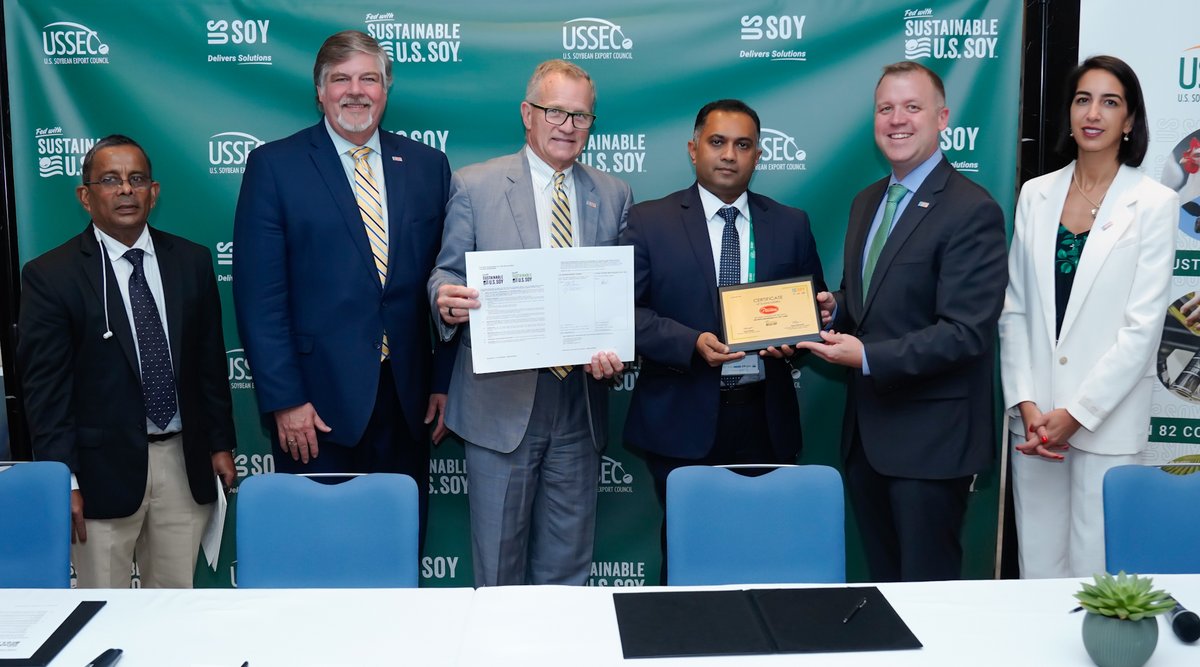 Sri Lanka’s poultry industry is taking a leap into sustainability! Major producers are committed to using the ‘Fed with Sustainable U.S. Soy’ label. A big win for transparency and sustainability in the region. Learn more: loom.ly/Y0R0mRI #USSoy