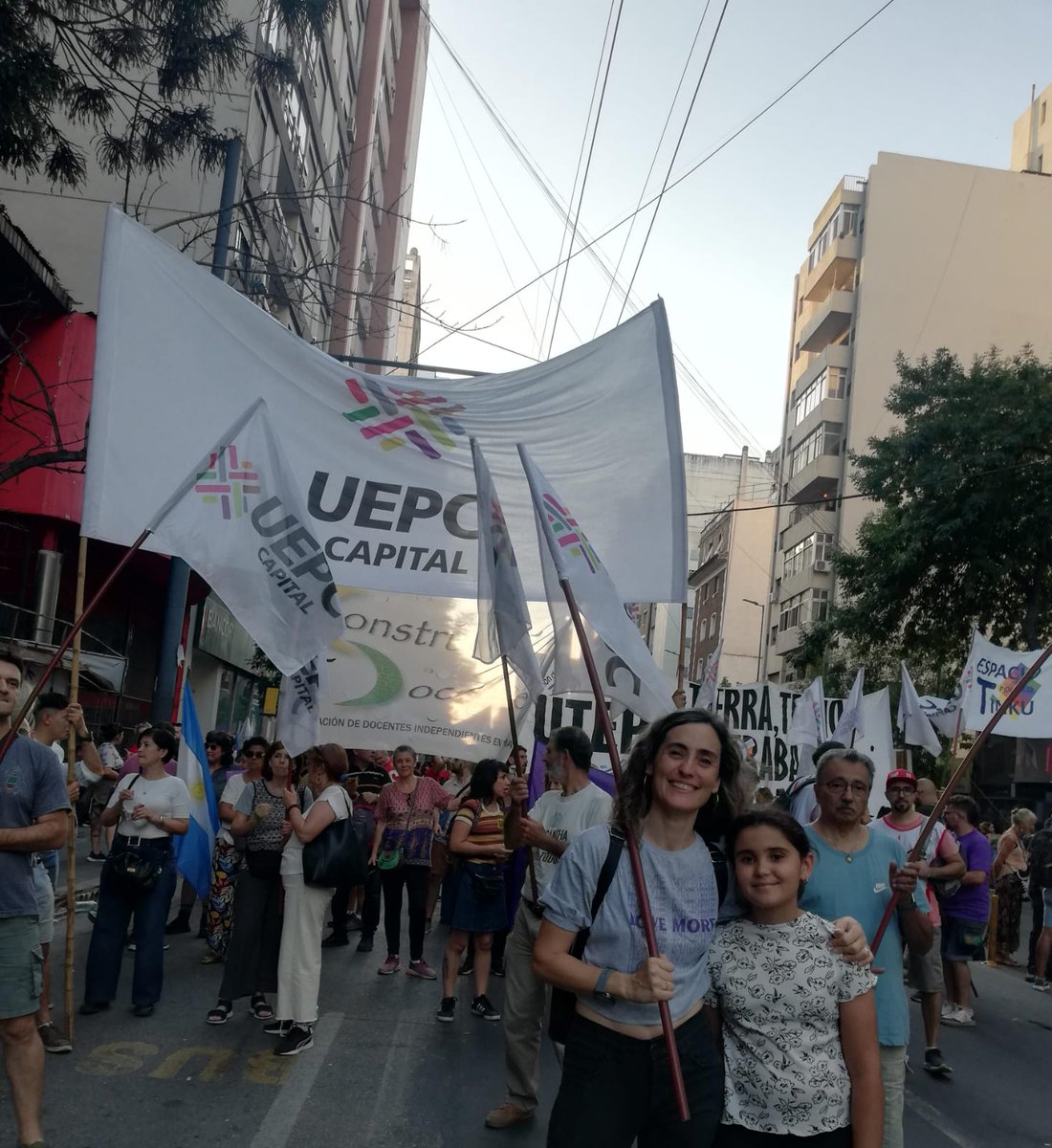ConstruccionDoc's tweet photo. #24deMarzo. A 48 años del golpe genocida decimos:
 #Son30mil !!! Ahora y siempre Presentes !! 
 #NuncaMás
@construcciondocente en @Uepc.capital en @UEPC_oficial
#construccionterceroarriba
#construccioncolon
#unidaddelasescuelas
#24Marzo https://t.co/pJLeKwkBdn