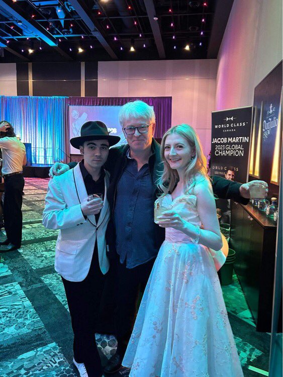 Ah, so cool to see the great Mike Murley at the #JUNOAwards this weekend! Wild that I’ve known him since I was a little kid going to the jazz clubs. Makes this meeting all the more special. (Including drinking tequila cocktails with @caitygyorgy ) Thank you, Mike!