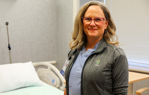 OHSUNursing's tweet image. OHSU alum and associate professor of nursing Ellen Tilden, Ph.D. ’15, CNM, is developing an app to improve women's access to mental health resources during pregnancy.

Read her interview for more details about this important work at ohsufoundation.org/stories/school…

#ohsu #nurseresearch