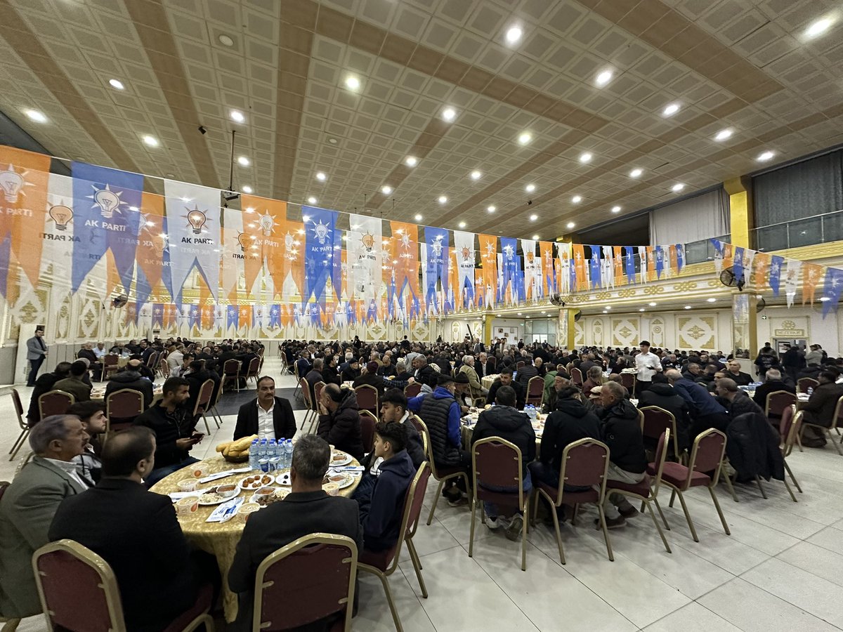 AvEkremOlgac's tweet photo. Kıymetli hemşehrilerimizle iftarda bir araya gelmeye devam ediyoruz. Evliyalar Diyarı Şehrimizi hemşehrilerimizle el ele vererek daha güçlü projeler ve daha güzel hizmetlerle buluşturacağız.

Davetimize icabet eden hemşehrilerimize teşekkür ederiz. 

#Siirt için hep birlikte çalışıp, kazanarak birlikte hizmet edeceğiz. #HazirizKaraliyiz