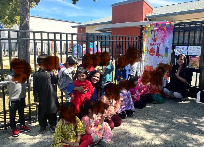 aarnablog's tweet photo. Happy Holi! We made r own Holi colors and set up a Holi booth at my kids' school for cultural night. I was glad to be invited to teach TK class about Holi, the kids had an amazing time playing with the colors. This yrs Holi was very eventful and fun!
#HoliCelebration #Holi2024 https://t.co/RqxjJ821sb