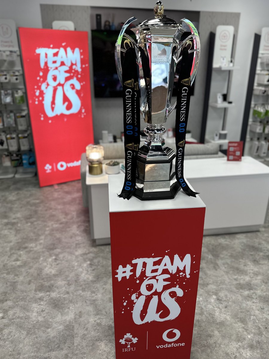 Day 1 of our @SixNationsRugby trophy road trip complete ✅ Thanks to our store team and everyone who came to see it in @atLiffeyValley 🏆 Next stop Limerick 🙌