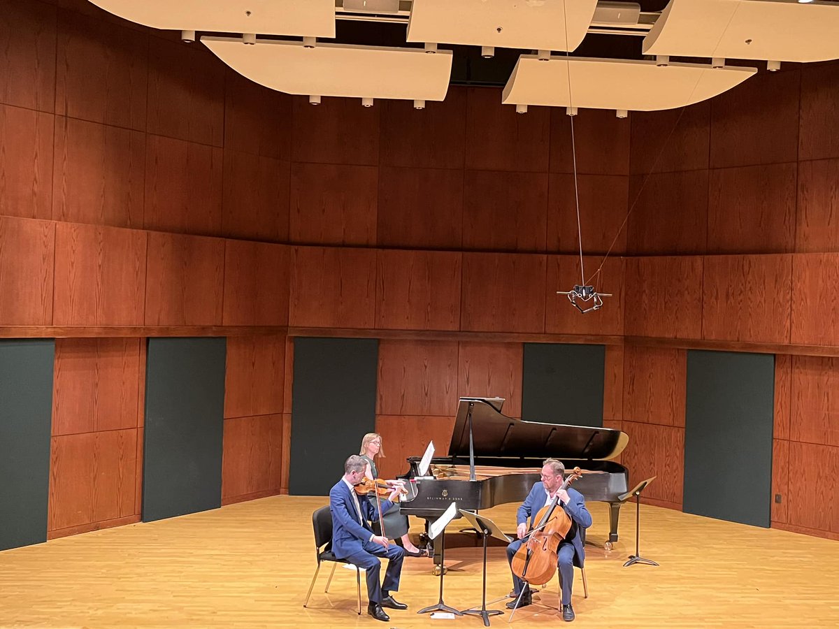 beautiful new recording of my 'shadow in the garden' by @fideliotrio at @IthacaCollege ✨ soundcloud.com/inti-logan-fig…