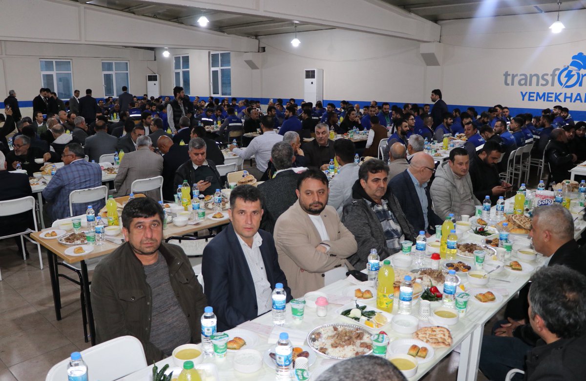TBMM Başkanvekillimiz Bekir Bozdağ ve Şanlıurfa Büyükşehir Belediye Başkanımız Zeynel Abidin Beyazgül ile birlikte;

Transfomax Yönetim Kurulu Başkanı ve iş insanı Mehmet Korkut Polat’ın düzenlemiş olduğu iftar programında iş insanlarımız ve işçi kardeşlerimizle bir araya geldik.