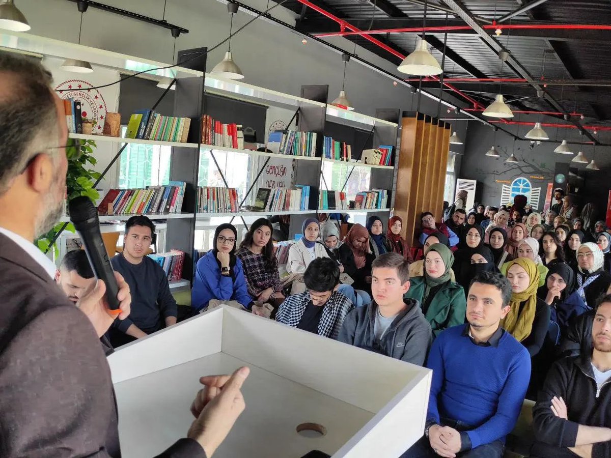 GSB_AdanaGM's tweet photo. 📍 Çukurova Üniversitesi Genç Ofis

Erdemli Gençlik ve Fikir Kulübümüzün, Prof.Dr. Fatih Yahya Ayaz’ın katılımıyla düzenlediği  “Modern Barbar Medenî 1: Gençliğin Kimlik Bunalımı” isimli panelimizi gerçekleştirdik.

#gsbgm 
#adanagm https://t.co/ELtgFB1osD