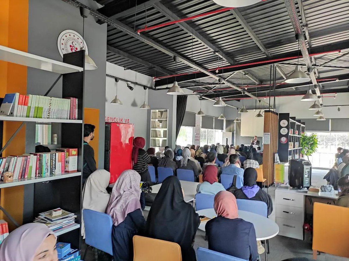 GSB_AdanaGM's tweet photo. 📍 Çukurova Üniversitesi Genç Ofis

Erdemli Gençlik ve Fikir Kulübümüzün, Prof.Dr. Fatih Yahya Ayaz’ın katılımıyla düzenlediği  “Modern Barbar Medenî 1: Gençliğin Kimlik Bunalımı” isimli panelimizi gerçekleştirdik.

#gsbgm 
#adanagm https://t.co/ELtgFB1osD