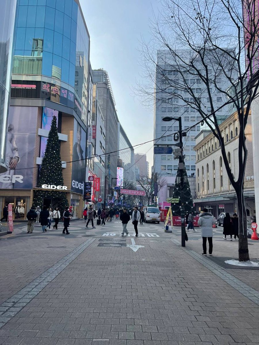 날씨는 화창하고 비는 그치고 나쁜 일은 없을 것입니다.