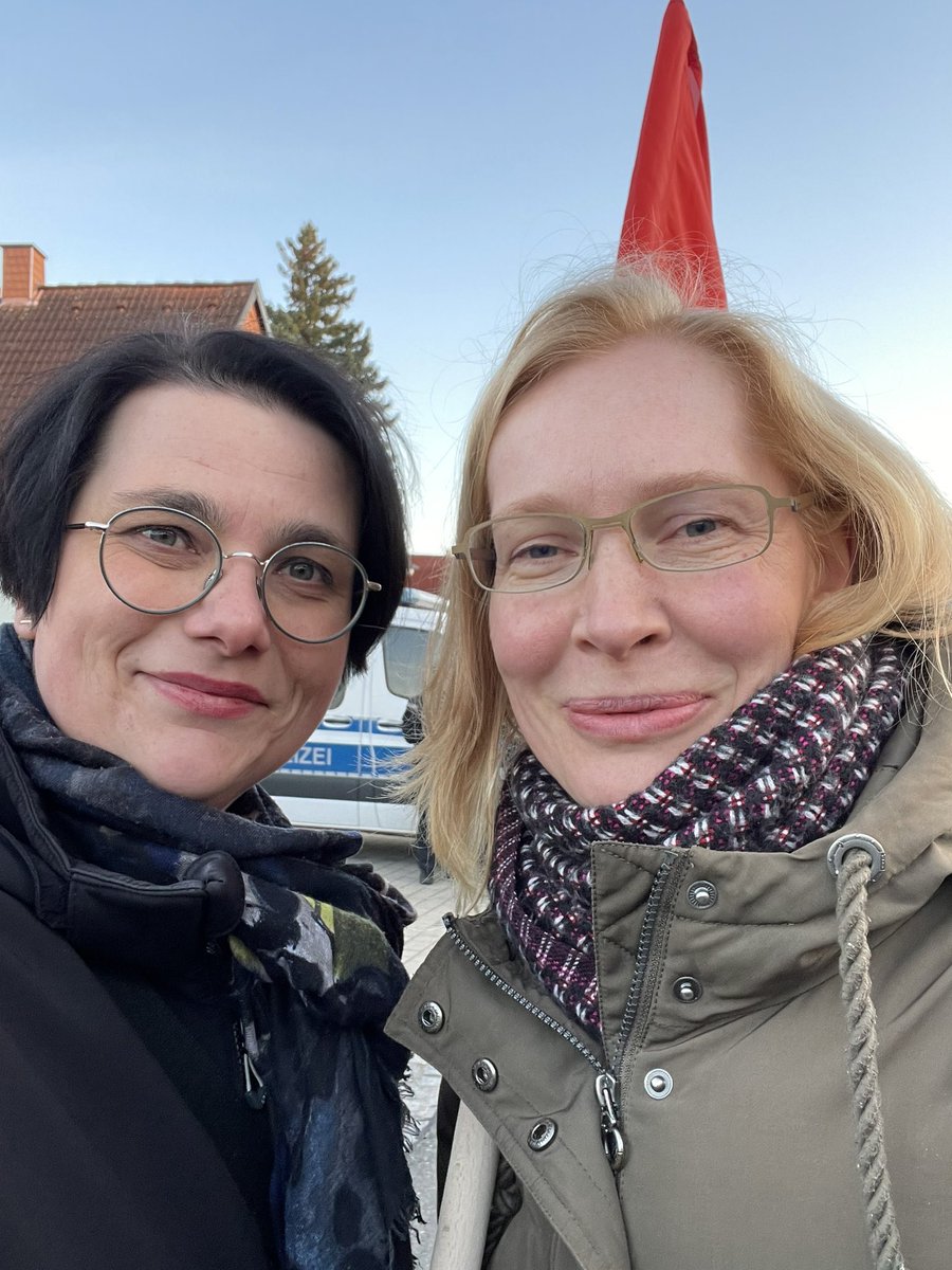 In #BadBibra wollte die #noafd heute auch zum Haus des Landrates demonstrieren. Das ist nicht zugelassen worden. Gut so. Noch wichtiger: gegen die AfD-Demo gehen hier heute ganz unterschiedliche Leute auf die Straße. Wir auch.