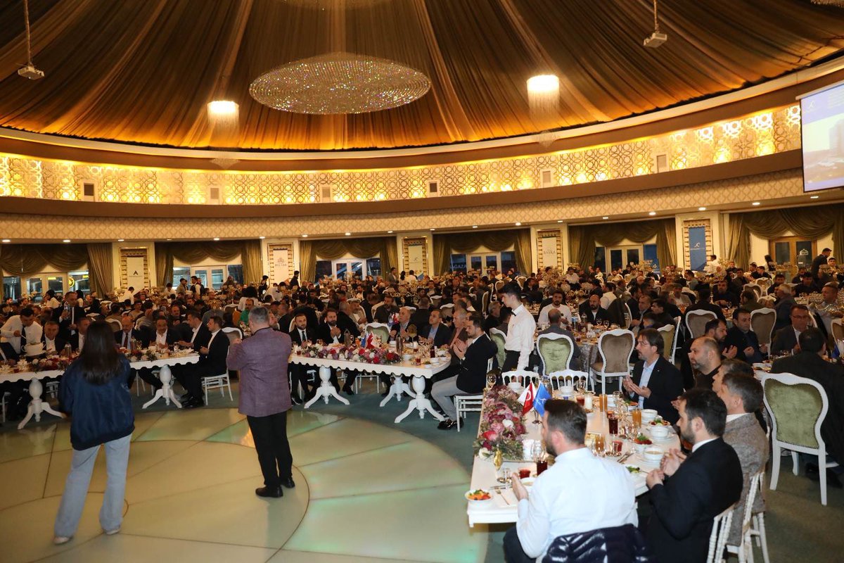 Kocalar ailesinin vermiş olduğu iftar yemeğine Eski Çalışma ve Sosyal Güvenlik Bakanımız, AK Parti Ankara Milletvekilimiz Sayın Vedat Bilgin ve İlçe Başkanımız Sayın İbrahim Kopan ile katıldık. Allah tuttuğumuz oruçları kabul, birliğimizi ve beraberliğimizi daim etsin.