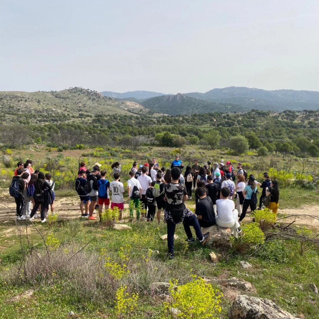 CEOVNavaserrada's tweet photo. El 22 de marzo los alumnos del CEO disfrutaron del entorno.
Los peques de la ruta de la niña Montero y los mayores de la necrópolis.
Gracias al ayuntamiento de @elhoyodepinares por ceder la mañana a Juan Carlos y al AMPA por acompañarnos y buscar quien explique la ruta. https://t.co/uSSA8mbhrZ