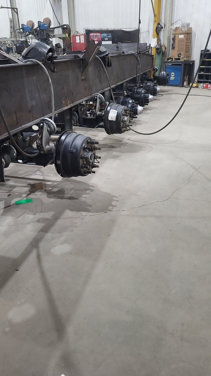 Just a few fucken axles on this baby.  

#Welder #welderfabricator #sidedump #graveltrailers