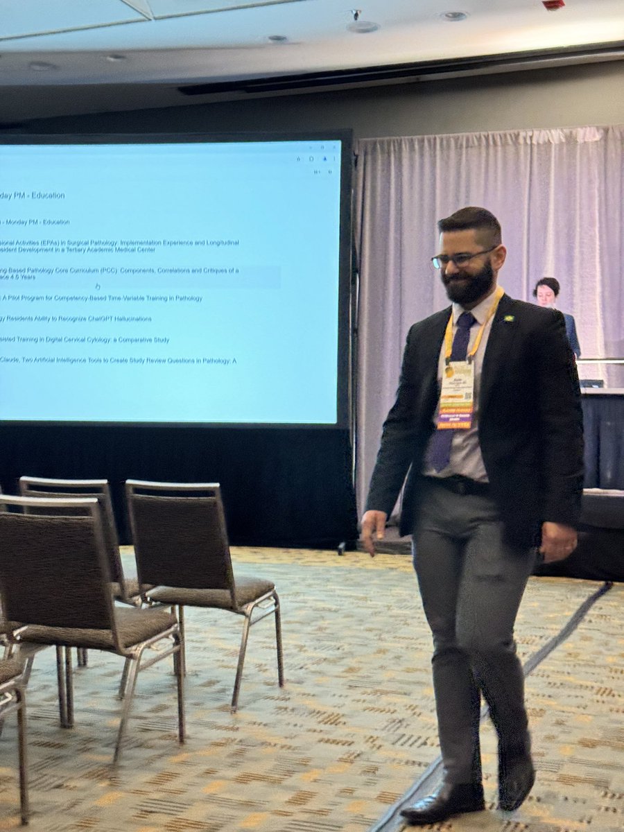 Brilliant job by @NU_Pathology #PGY3 @AlcinoGama on our experience with #EPAs in #SurgicalPathology training at #USCAP2024! #PurplePath💜 @TheUSCAP @DanielJBrat @NayarRitu @novo_pathology @bonnie_choy @PJamshidi_MD @theglasspusher @anisapling @margaritaloxas