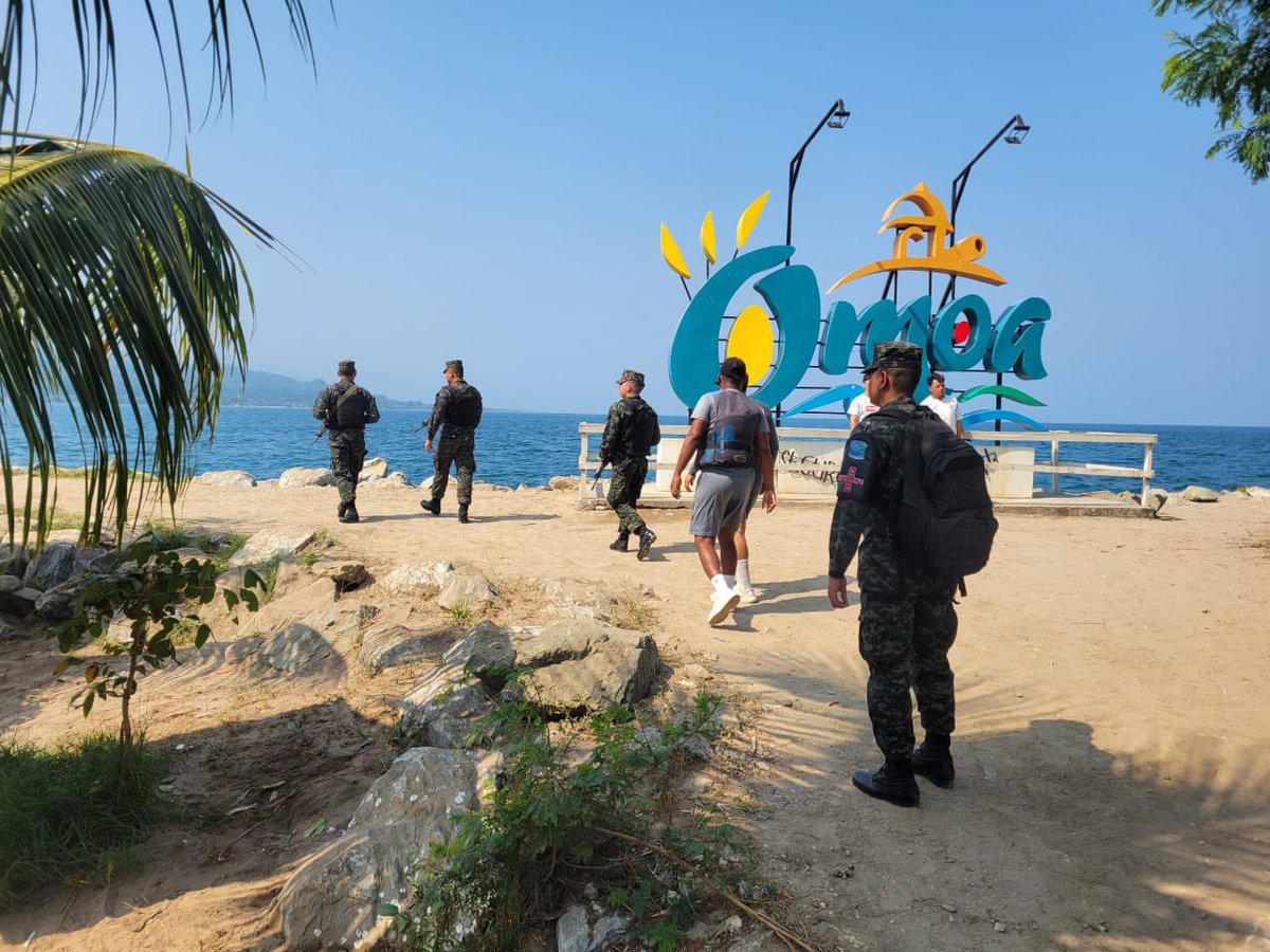 FuerzaNavalHND's tweet photo. El personal de la Base Naval de Cortés está llevando a cabo patrullajes en las playas de Puerto Cortés y Omoa como parte de la Operación Verano Seguro 2024. https://t.co/epoHlWjZwS