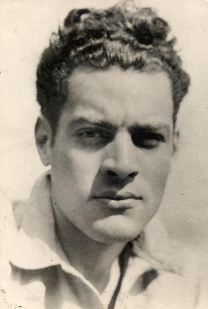 Nuestro homenaje y recuerdo a Julio Antonio Mella en el 121 aniversario de su nacimiento. Su legado invaluable, de profundo carácter antiimperialista, hoy es ejemplo e inspiración para las nuevas generaciones de jóvenes cubanos.
#MellaVive
#EstaEsLaRevolución