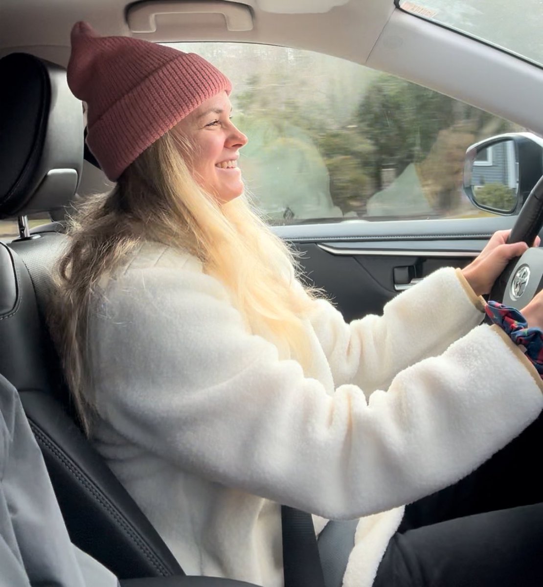 Back in Miss Betty White the RAV4 Hybrid after a long winter on the road! Very first stop: the grocery store so I could bake cookies in my own kitchen again 🤩 @Toyota #toyotapartner #letsgoplaces