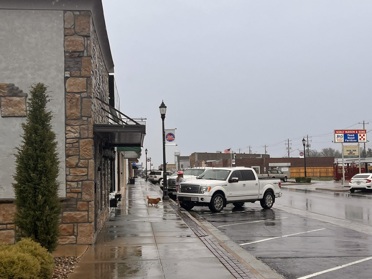 Rainy days in downtown Lebanon have their own charm. Life doesn't pause for the rain, sowhy should you? Come downtown and see for yourself. It's still a great day to explore! 🌧️☔️ #DowntownLebanonMO #RainOrShine