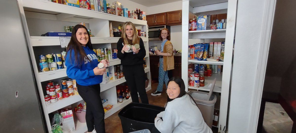 summitacademye1's tweet photo. SCA Small groups, making BIG Impact. One of the Core Values of SCA is Cultivating Community. Today the SCA 10th grade class went beyond the walls of SCA to serve in the community. One group served at Hillcrest Transitional Living. #SCAServes #SCA #SCAEagles #TheSCADifference https://t.co/kYPG0i3Uxi