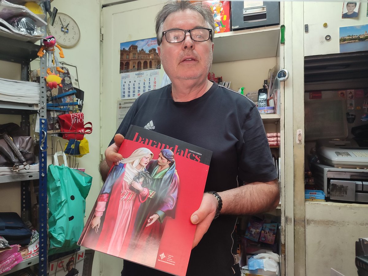 Gracias a los kiosqueros que durante estas semanas tienen a la venta la revista Barandales.

En las fotos: Kiosco Tres Cruces y Kiosco Antonio.