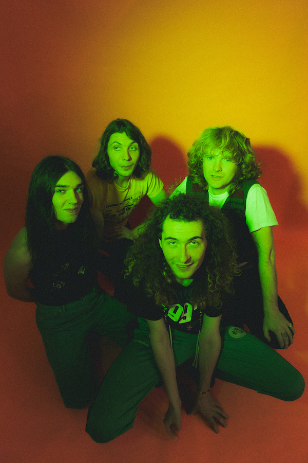 Cork breakout four-some <a href="/TheLoveBuzz1/">The Love Buzz</a> race back with new single 'Pretty Happy Alone' - 

clashmusic.com/news/the-love-…