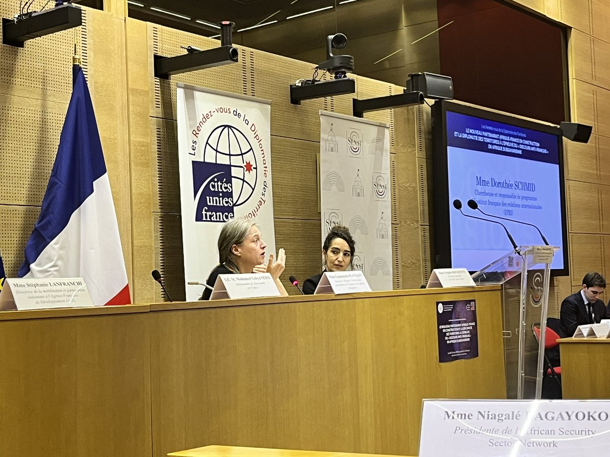 Intervention de Dorothée SCHMID, Chercheuse et responsable de programme à l’@IFRI_ qui met en perspective les prises de parole de cet après-midi lors du 2ème RDV de la #Diplomatie des #territoires organisé par @CitesUniesFR au @Senat